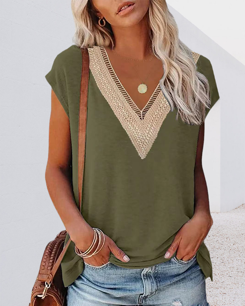 Ayat - T-Shirt mit V-Ausschnitt und Spitze