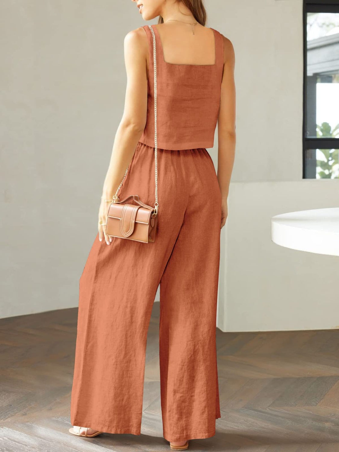Sophie - Zweiteiliges Leinenset aus Oberteil mit quadratischem Ausschnitt und Hose mit weitem Bein und hohem Gummizug in der Taille