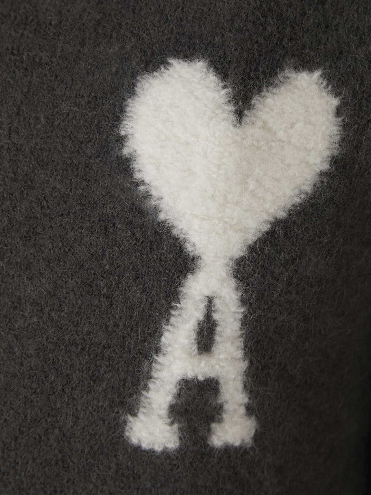 Bram - Ami Paris Atmungsaktiver Strickpullover mit Herz und Buchstabe Ein Detail