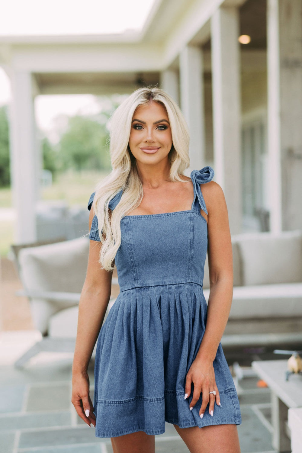 Chloe - Denim-Kleid mit quadratischem Ausschnitt und Schulter Krawatte
