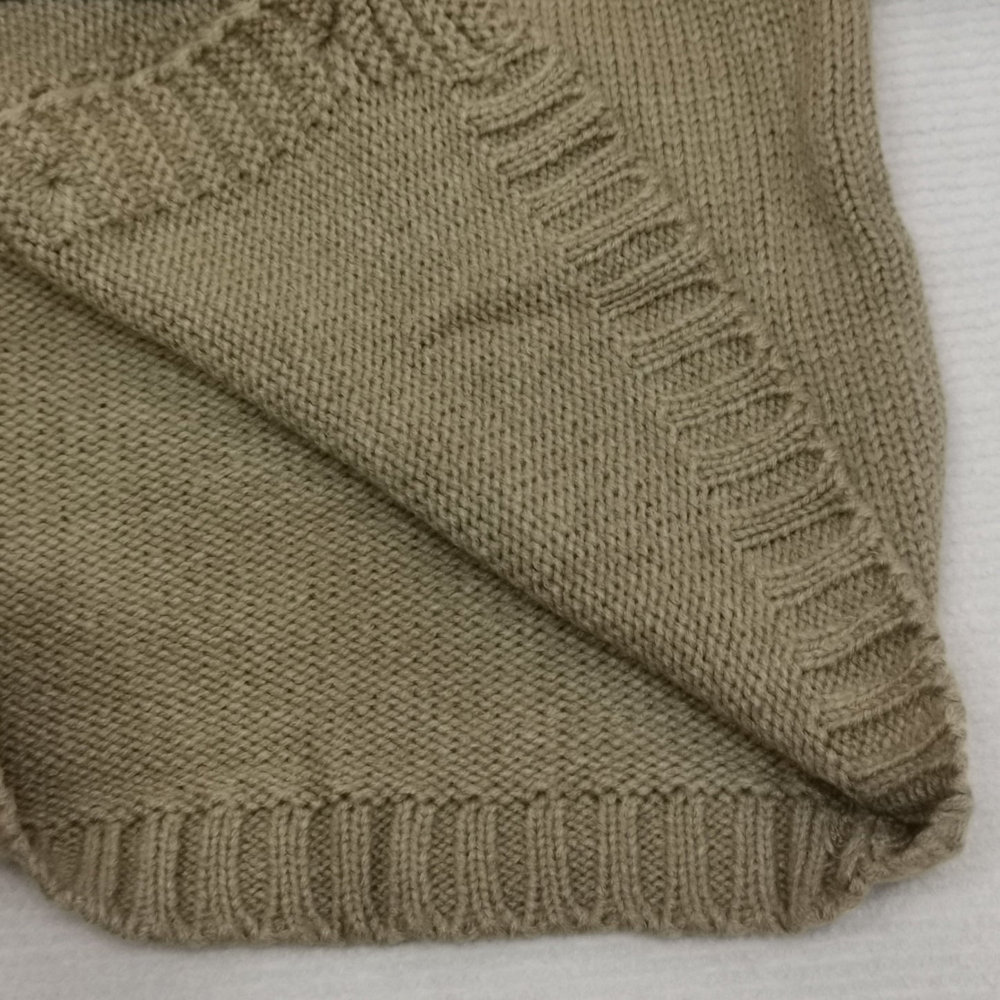 Donna - Pullover mit hohem Halsausschnitt, übergroßen langen Ärmeln und Knopfverschluss