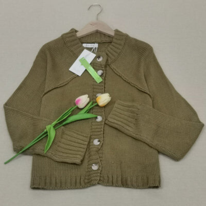 Donna - Pullover mit hohem Halsausschnitt, übergroßen langen Ärmeln und Knopfverschluss