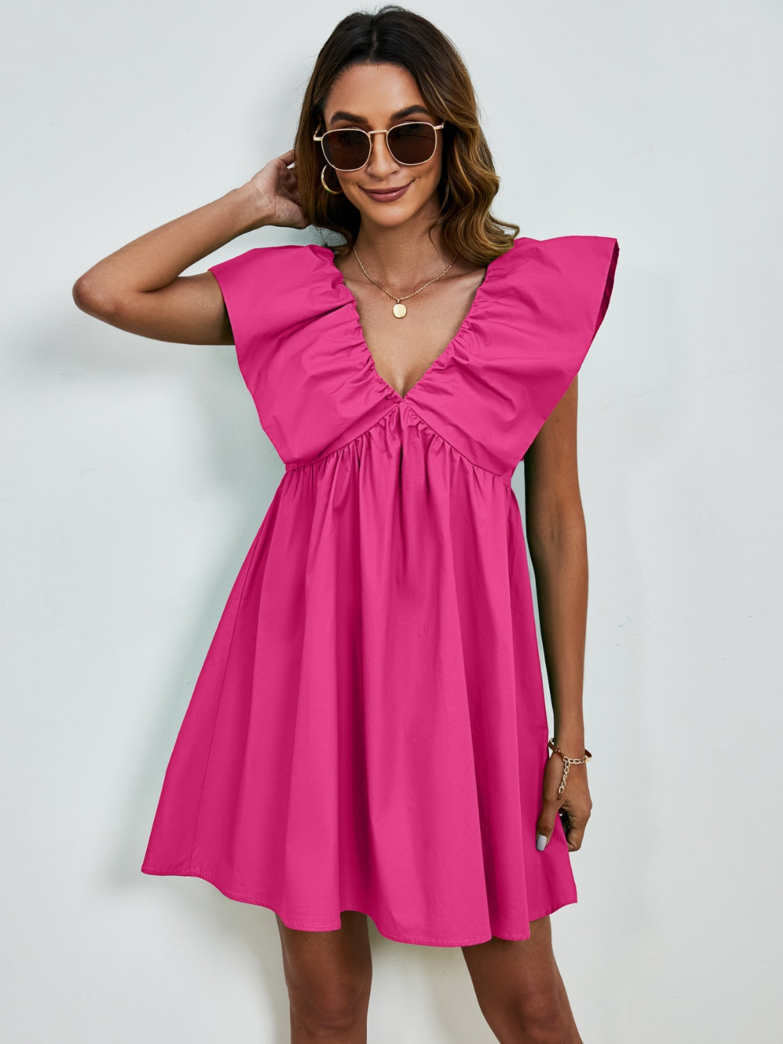 Femke - Minikleid mit V-Ausschnitt, Kappenärmeln und weitem Rock in leuchtender Solide Farbe