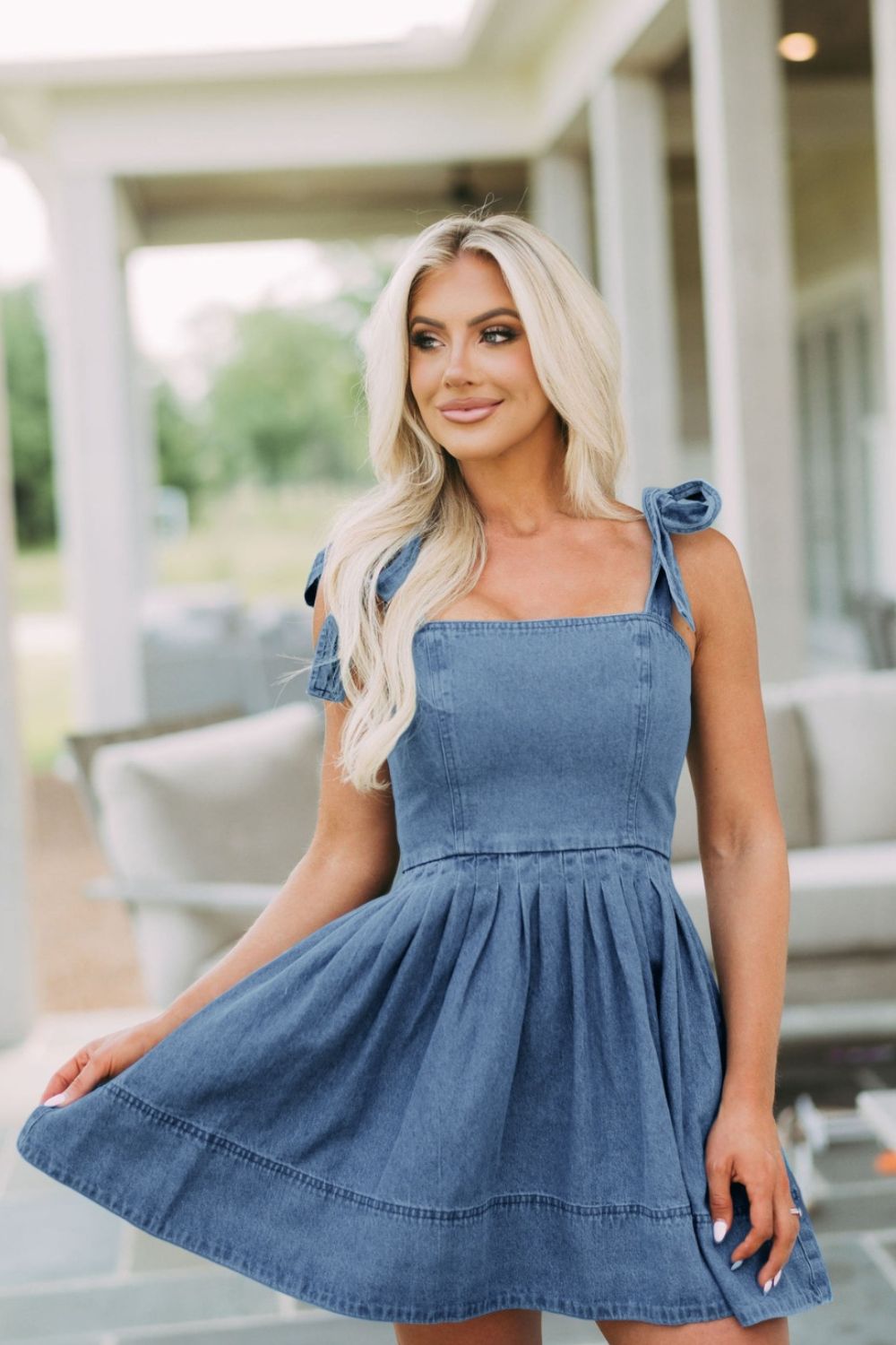 Chloe - Denim-Kleid mit quadratischem Ausschnitt und Schulter Krawatte