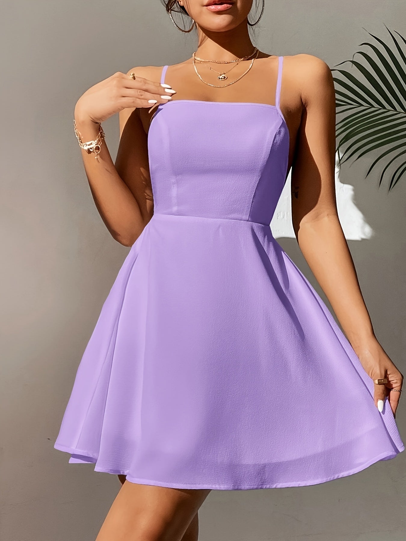 Nora - Romantischer Chiffon Flieder Minikleid mit Strings Offener Rücken