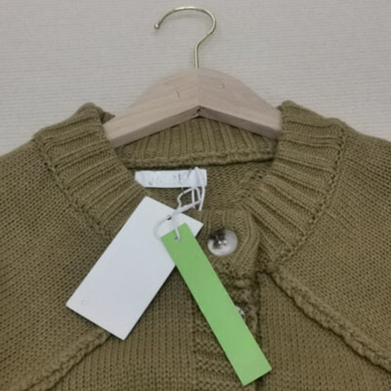 Donna - Pullover mit hohem Halsausschnitt, übergroßen langen Ärmeln und Knopfverschluss