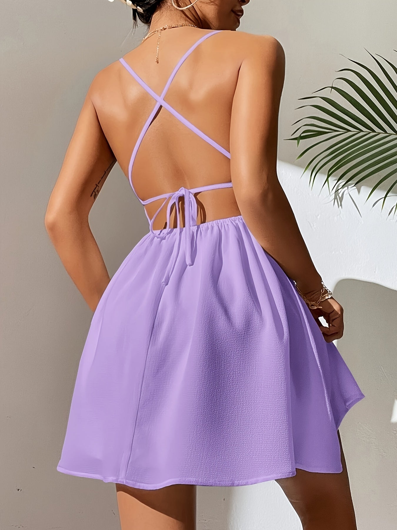 Nora - Romantischer Chiffon Flieder Minikleid mit Strings Offener Rücken