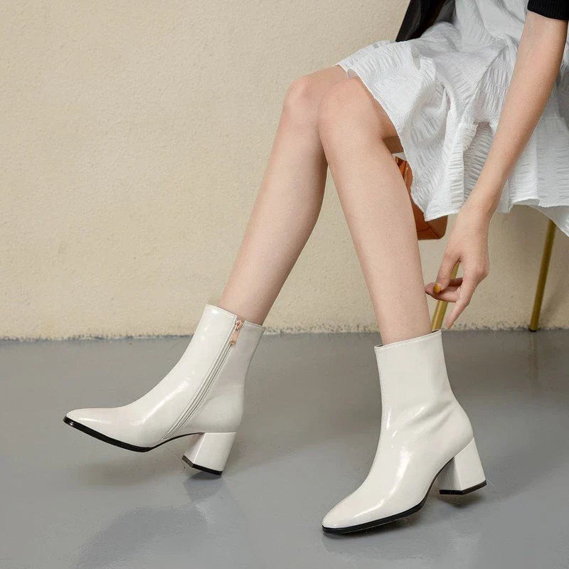 Saga - Damenstiefelette aus weichem Lackleder