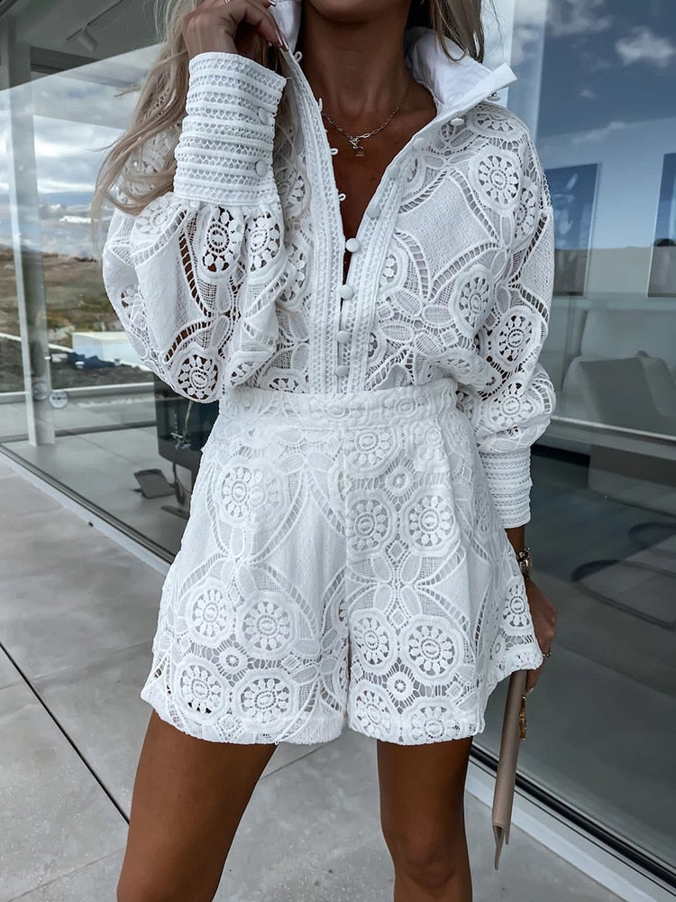 Yara - Weißer Jumpsuit mit Spitzendetails für den Sommer Trendy und bequem