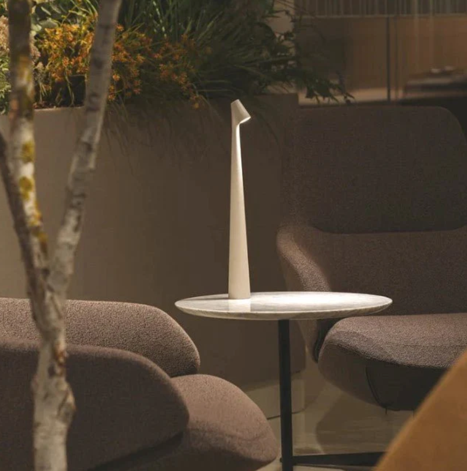 Luminata dimmbare Stehleuchte im minimalistischen Design