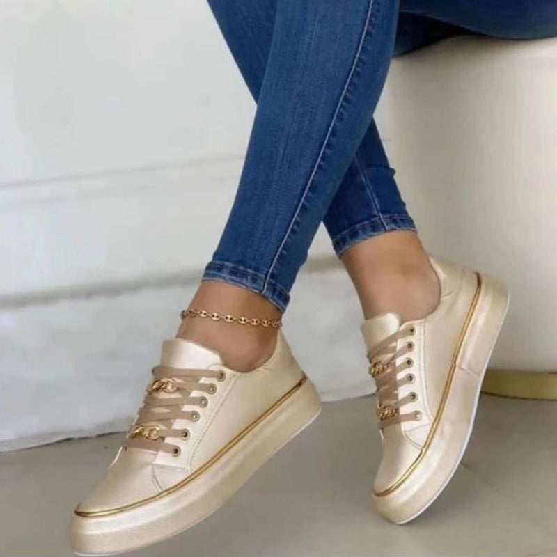 Kate - modische Sneakers mit Metallkettenverzierung