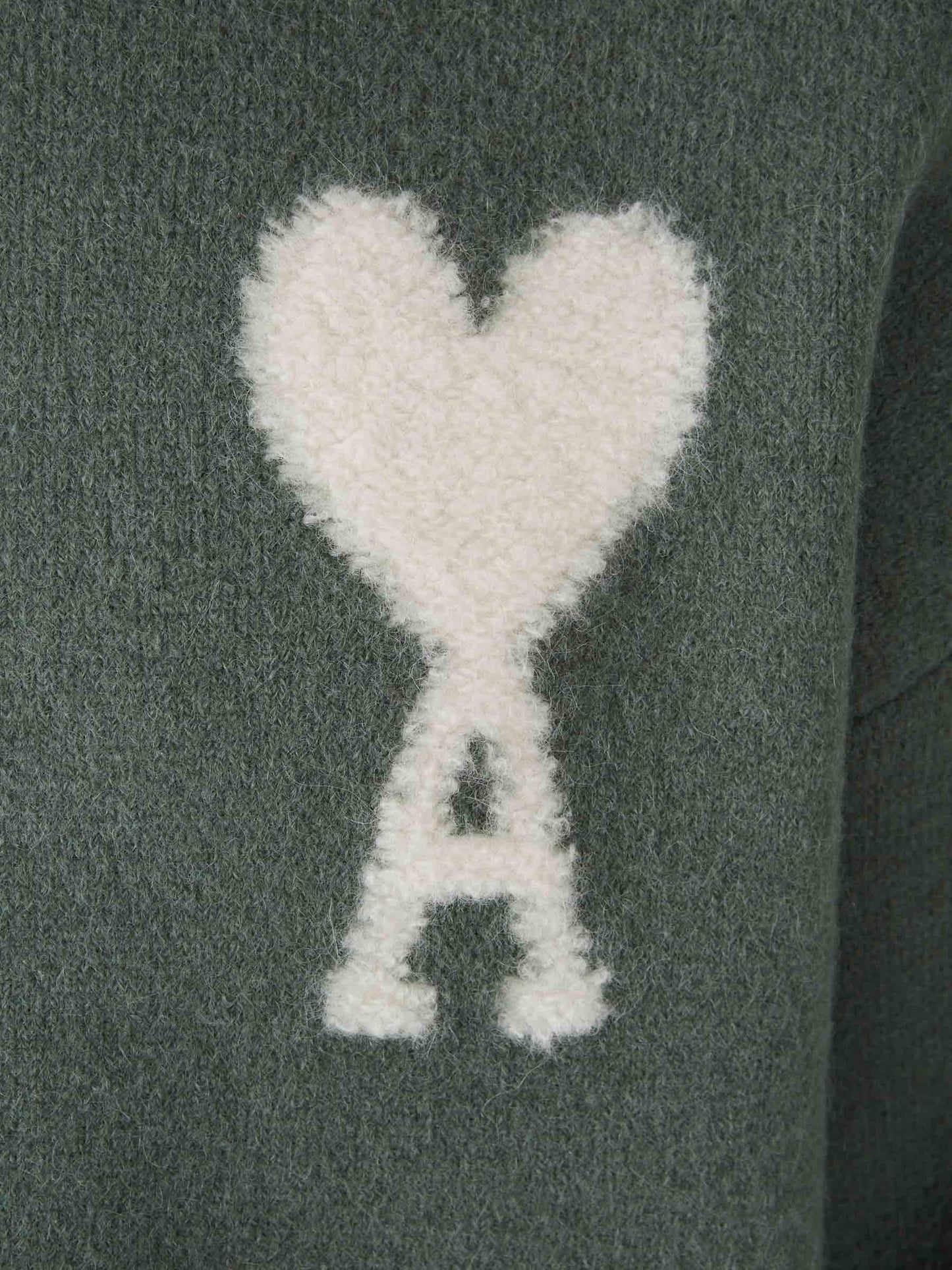 Bram - Ami Paris Atmungsaktiver Strickpullover mit Herz und Buchstabe Ein Detail