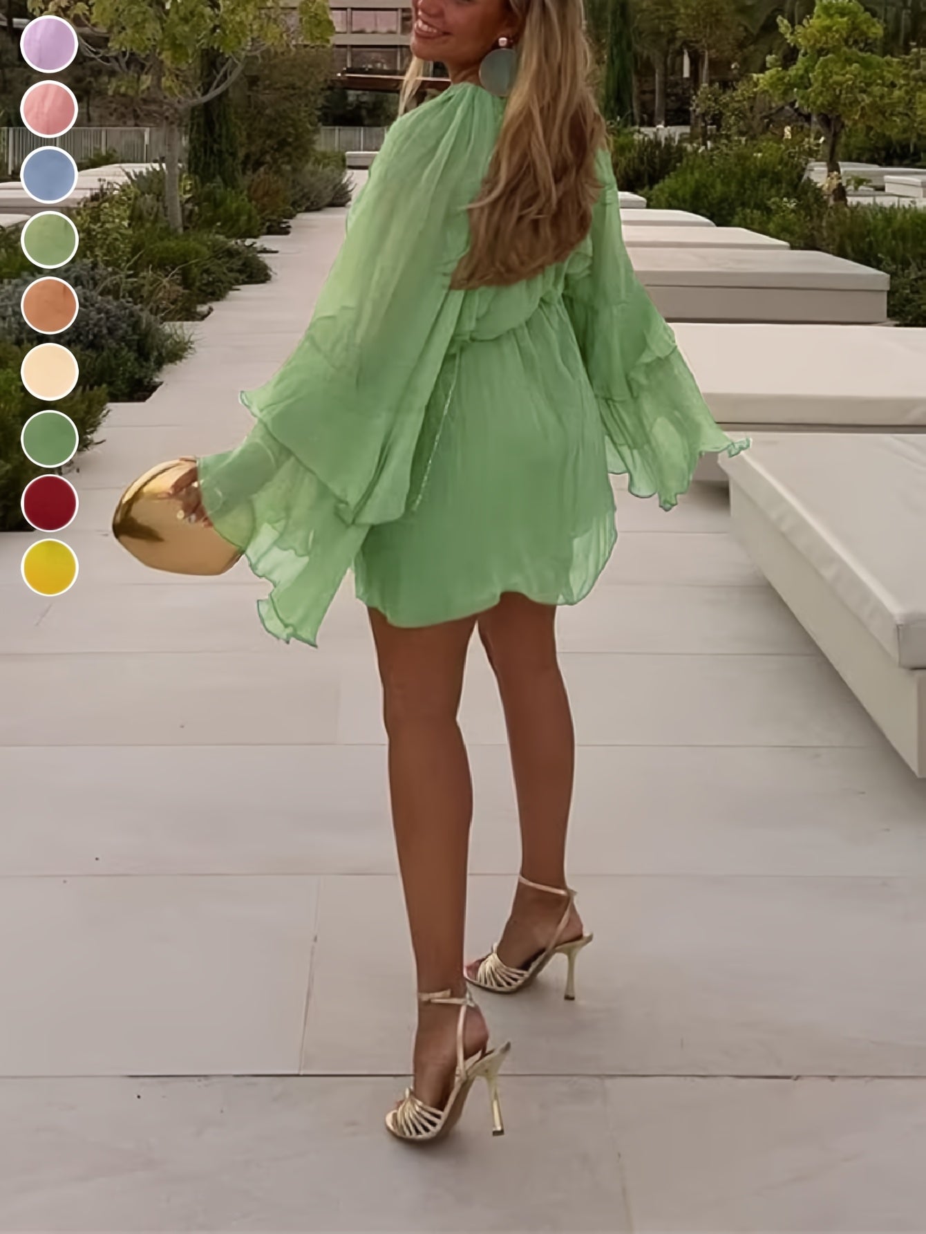Betsie - Pastellfarbenes Chiffon-Minikleid mit elastischer Taille, hohem Ausschnitt und weiten, langen Ärmeln