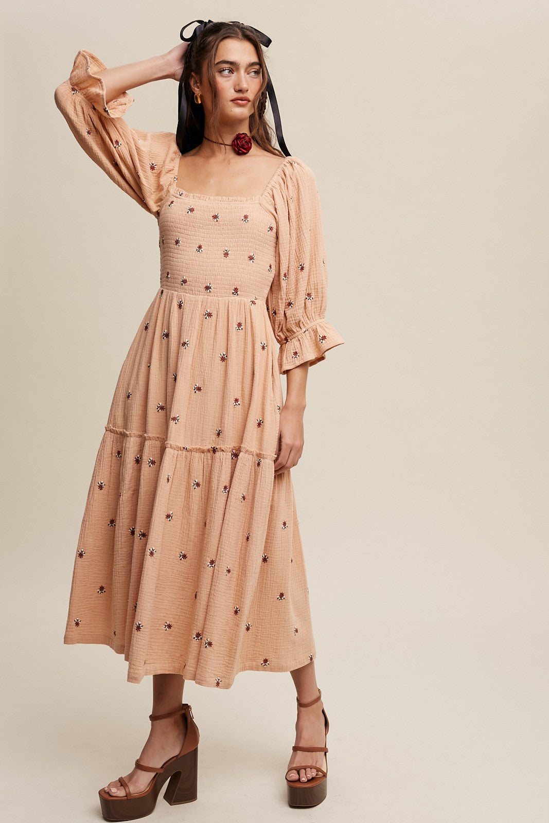 Sophia - Schulterfreies besticktes Midikleid