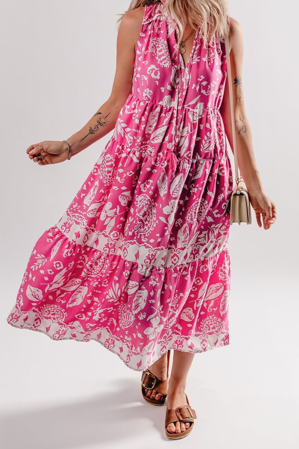 Noor - rosa ärmellos bio Druck Weites Tunika-Midikleid mit Knöpfen V-Ausschnitt