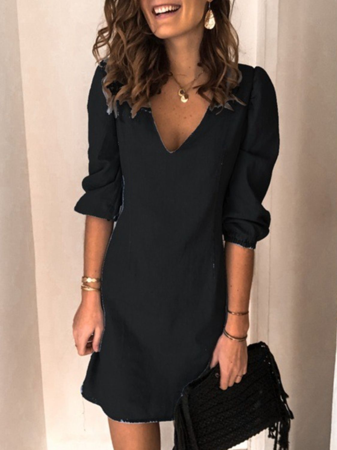 Tess - Kurzes Denim-Kleid mit V-Ausschnitt und halben Ärmeln