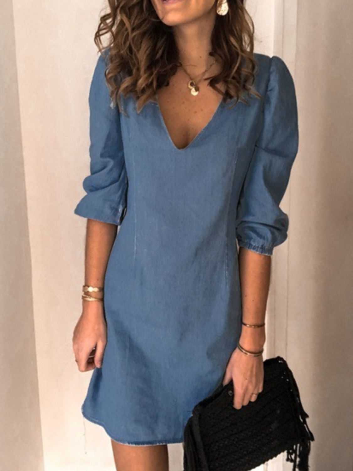 Tess - Kurzes Denim-Kleid mit V-Ausschnitt und halben Ärmeln