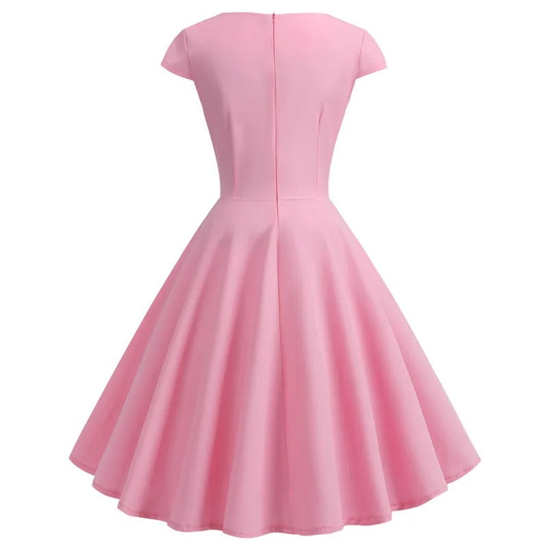 Merry - Vintage Sommerkleid mit großem V-Ausschnitt, weitem Schnitt und Rüschen