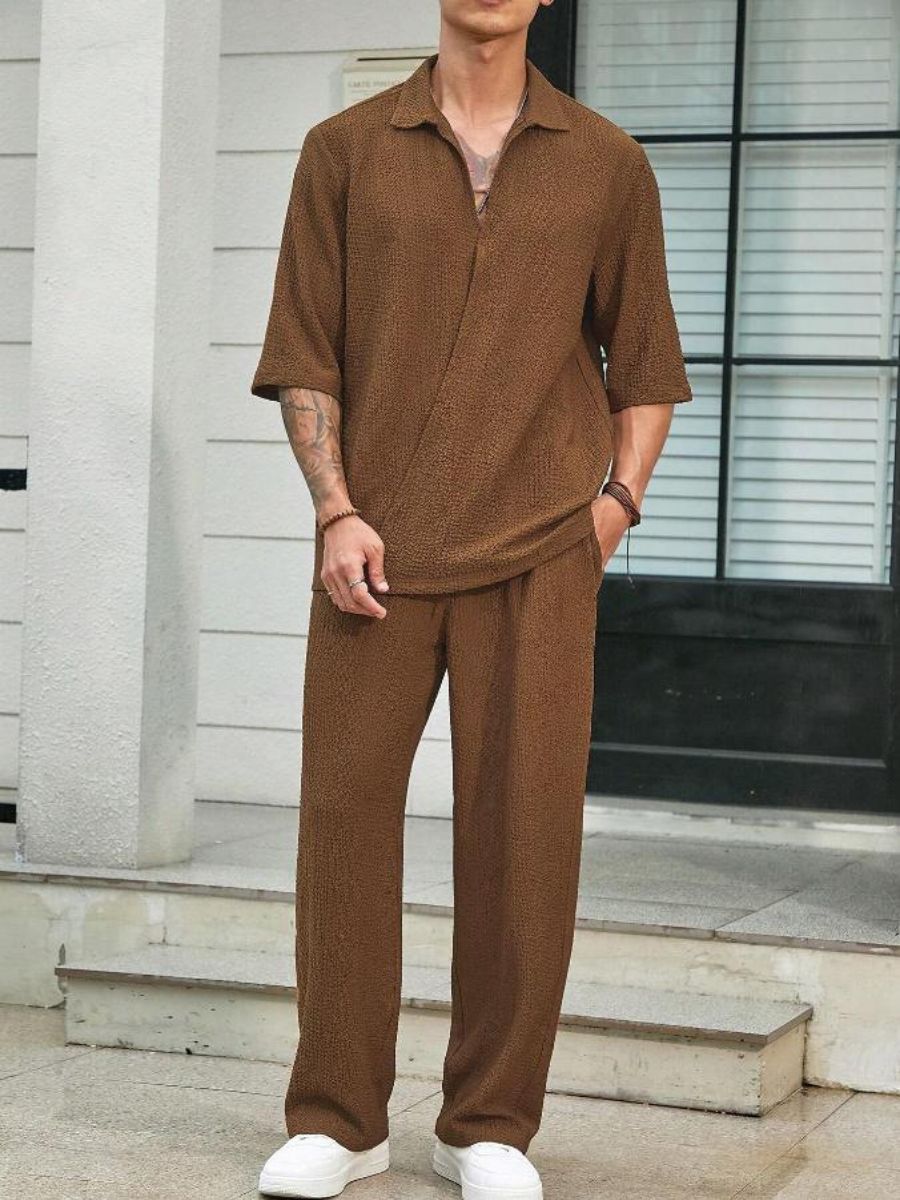 Lars - Textur Zweiteiliges Sommerset aus Halbarm-Shirt mit V-Ausschnitt und weit geschnittenen Hosen für Männer