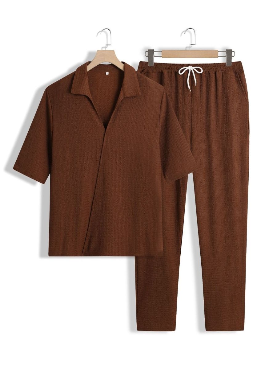 Lars - Textur Zweiteiliges Sommerset aus Halbarm-Shirt mit V-Ausschnitt und weit geschnittenen Hosen für Männer