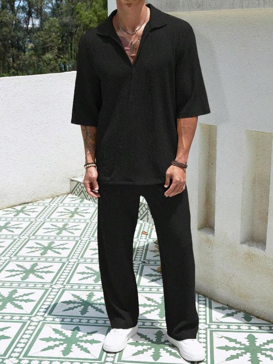 Lars - Textur Zweiteiliges Sommerset aus Halbarm-Shirt mit V-Ausschnitt und weit geschnittenen Hosen für Männer