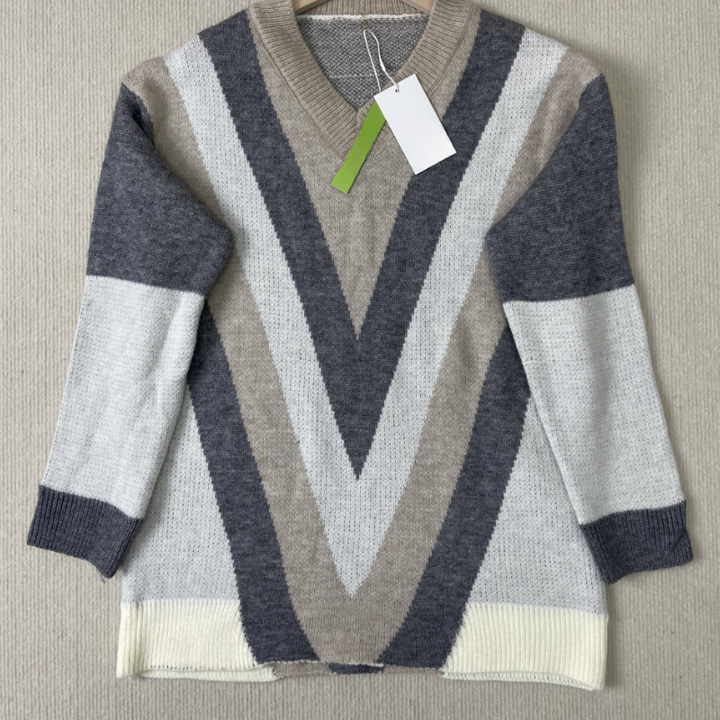 Riya - Brauner langärmeliger Pullover mit V-Ausschnitt