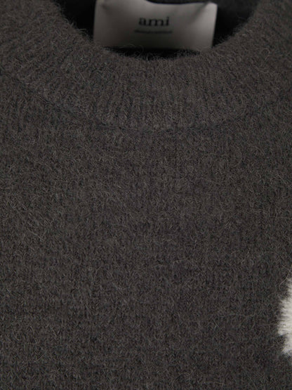 Bram - Ami Paris Atmungsaktiver Strickpullover mit Herz und Buchstabe Ein Detail