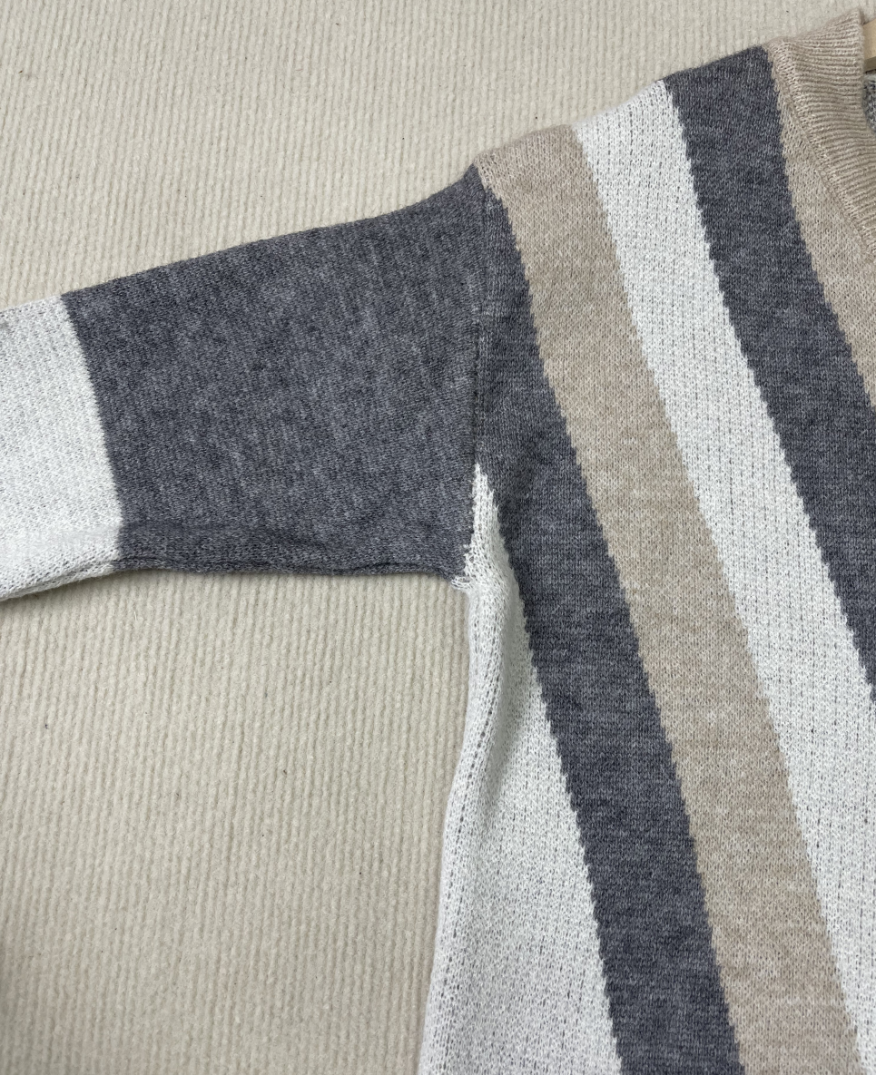 Riya - Brauner langärmeliger Pullover mit V-Ausschnitt