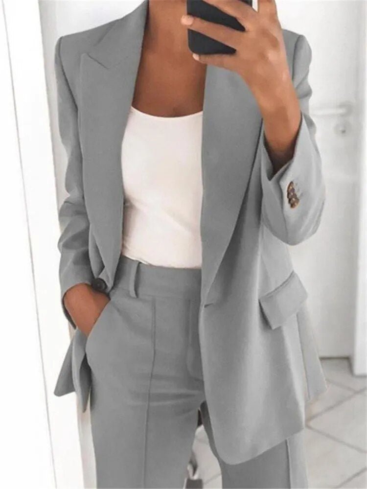 Lily - Maßgeschneiderte Blazer- und Hosenanzug