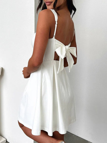 Liv - Minikleid mit quadratischem Ausschnitt und Schleife hinten