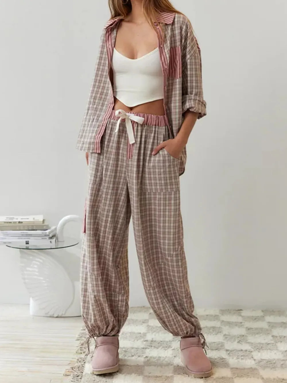 Saint Du Bois bequemes und feminines kariertes Pyjama-Set aus Hose und Hemd