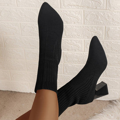Aaltje - Elastische Strickstiefeletten mit spitzer Front und Blockabsatz