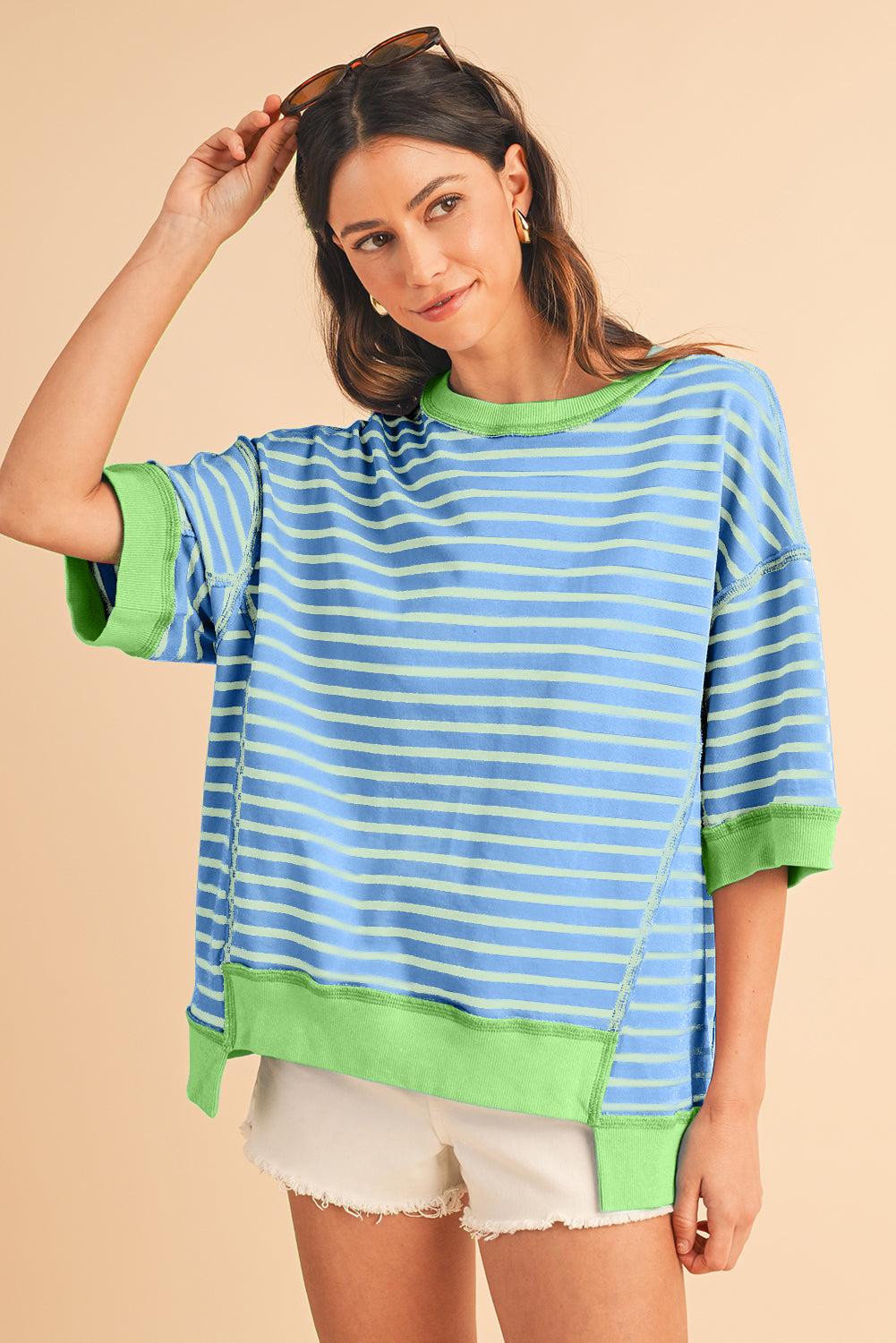 Anna - Horizontal gestreiftes, locker sitzendes T-Shirt mit Kontrastbesatz und weiten, kurzen Ärmeln