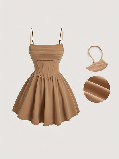 Sophie - Romantisches Kleid mit Faltenrock und Spaghetti-Trägern in Beige