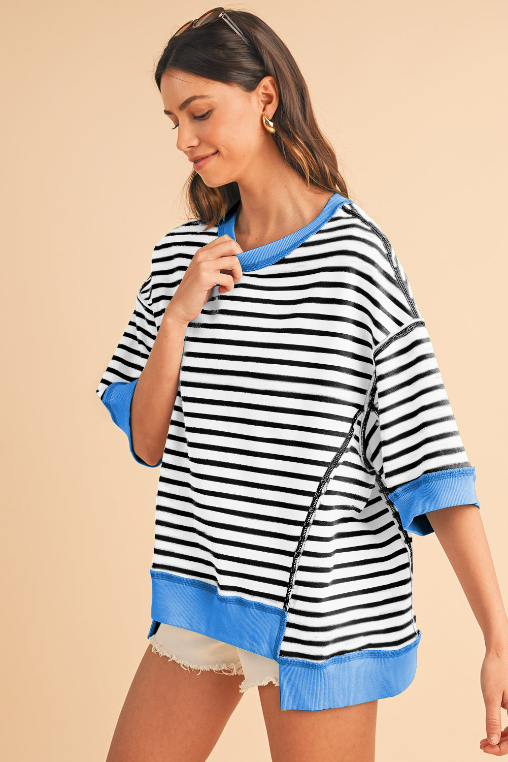 Anna - Horizontal gestreiftes, locker sitzendes T-Shirt mit Kontrastbesatz und weiten, kurzen Ärmeln
