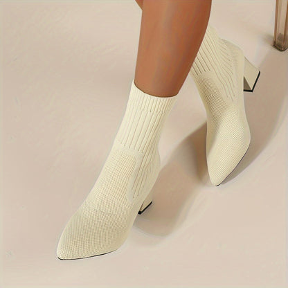 Aaltje - Elastische Strickstiefeletten mit spitzer Front und Blockabsatz