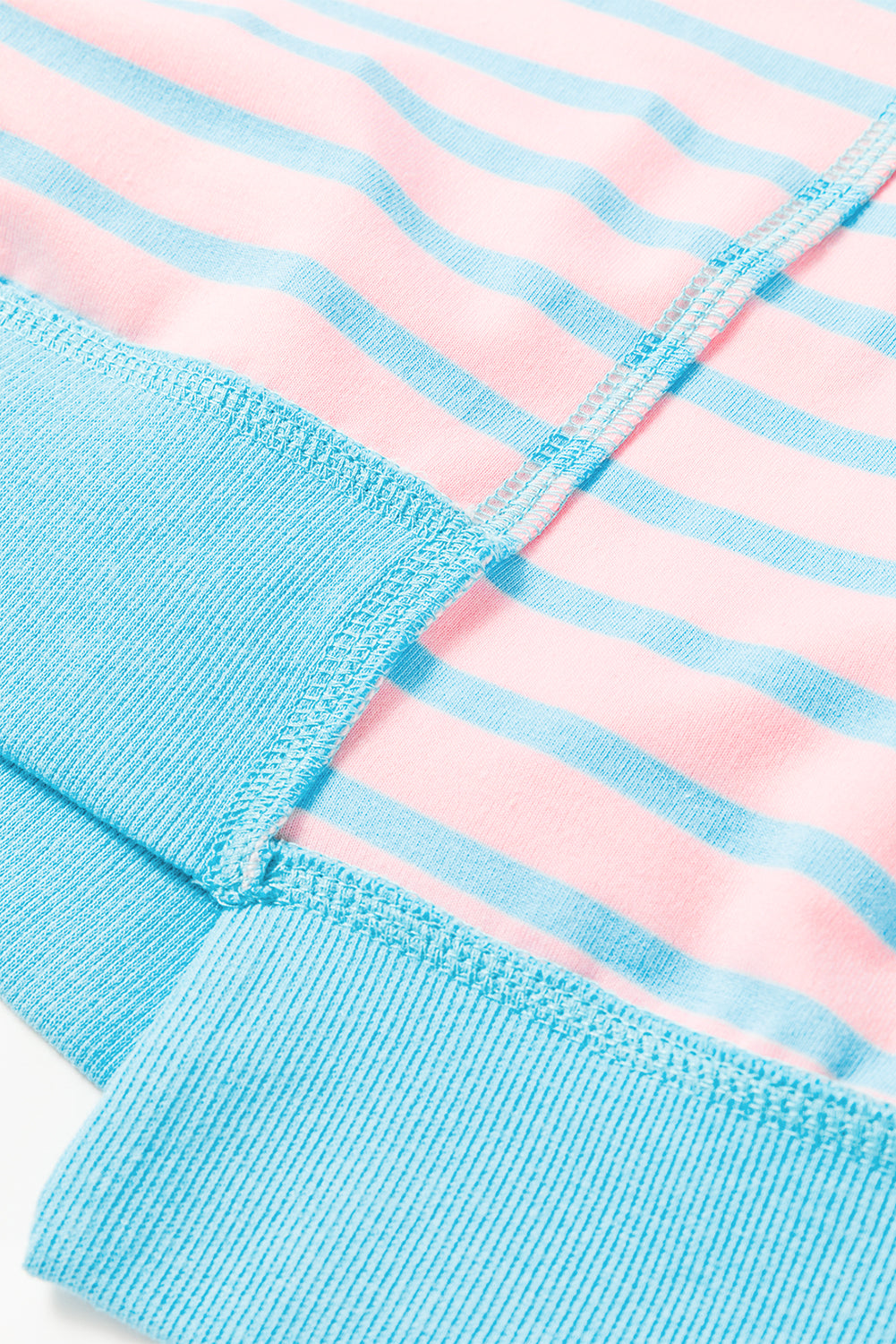Anna - Horizontal gestreiftes, locker sitzendes T-Shirt mit Kontrastbesatz und weiten, kurzen Ärmeln
