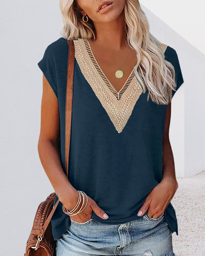 Ayat - T-Shirt mit V-Ausschnitt und Spitze