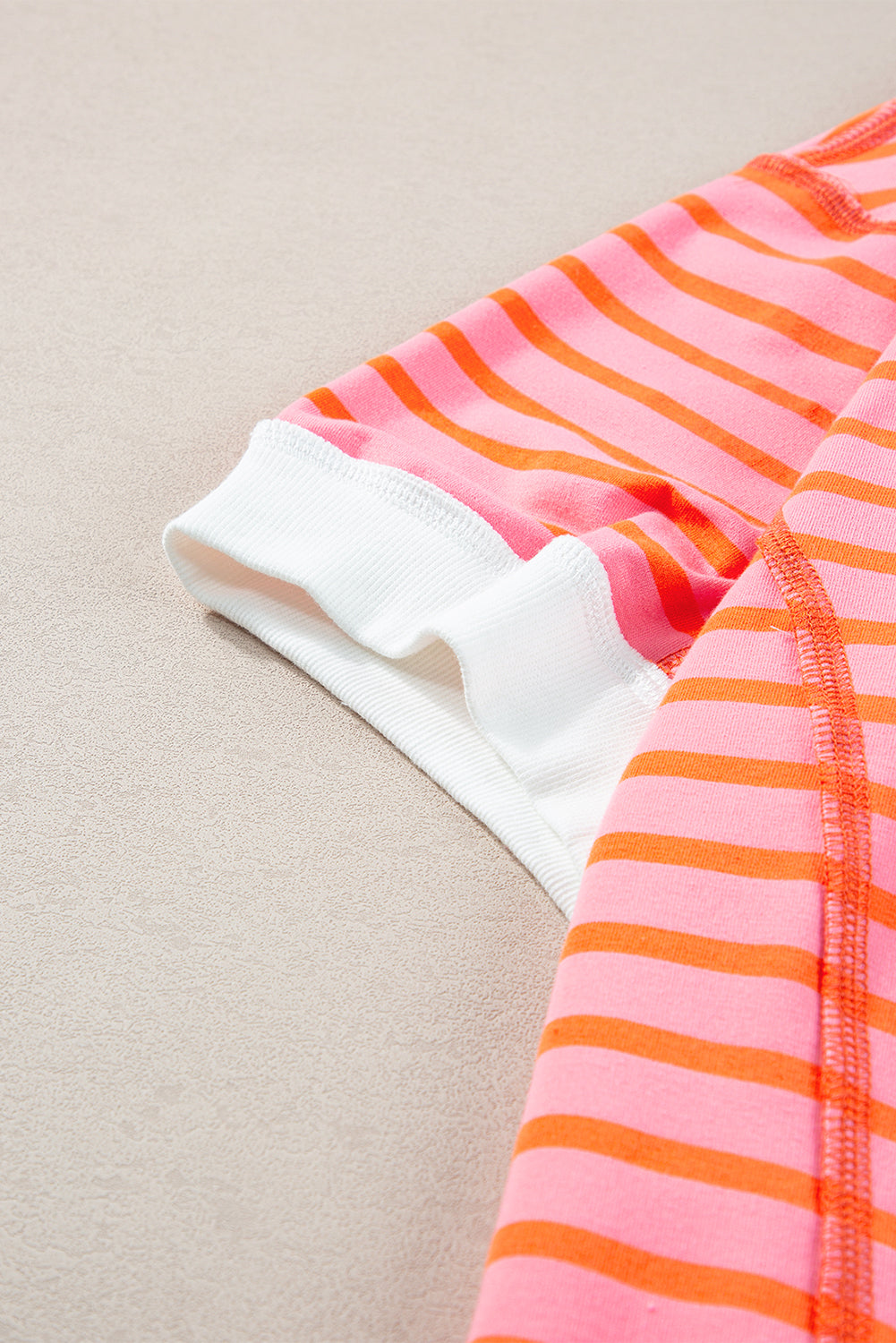 Anna - Horizontal gestreiftes, locker sitzendes T-Shirt mit Kontrastbesatz und weiten, kurzen Ärmeln