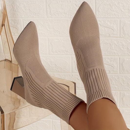 Aaltje - Elastische Strickstiefeletten mit spitzer Front und Blockabsatz