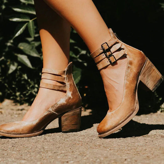 Mila - Modische Lederpumps mit Schnallen und Blockabsatz für einen schicken Look