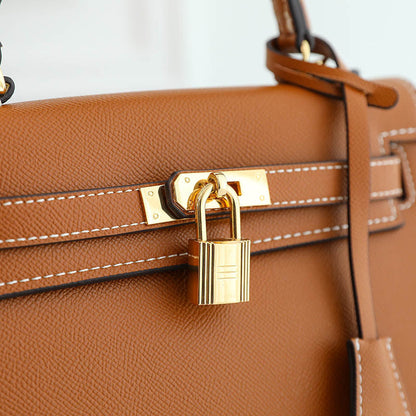 Noor - FashionableBag Zeitlose braune Milan Umhängetasche mit goldenen Details und Schloss