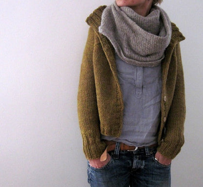 Donna - Pullover mit hohem Halsausschnitt, übergroßen langen Ärmeln und Knopfverschluss