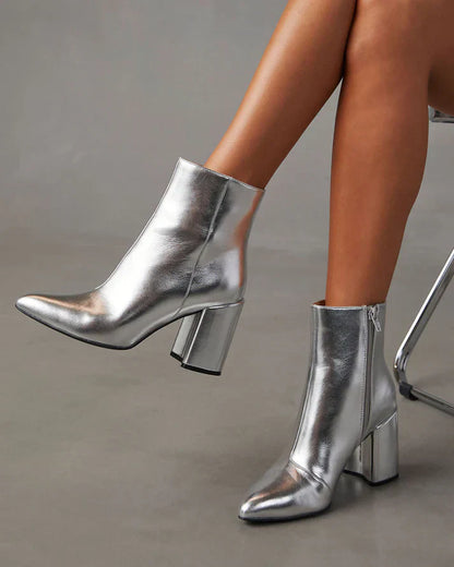 Ava - silberne Metallic-Stiefeletten mit Blockabsatz für einen gewagten und trendigen Look