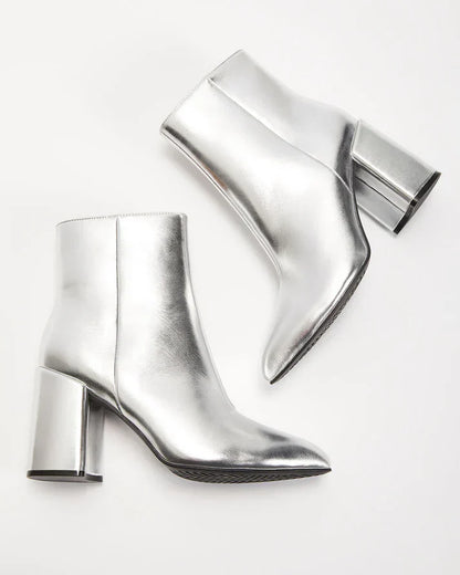 Ava - silberne Metallic-Stiefeletten mit Blockabsatz für einen gewagten und trendigen Look