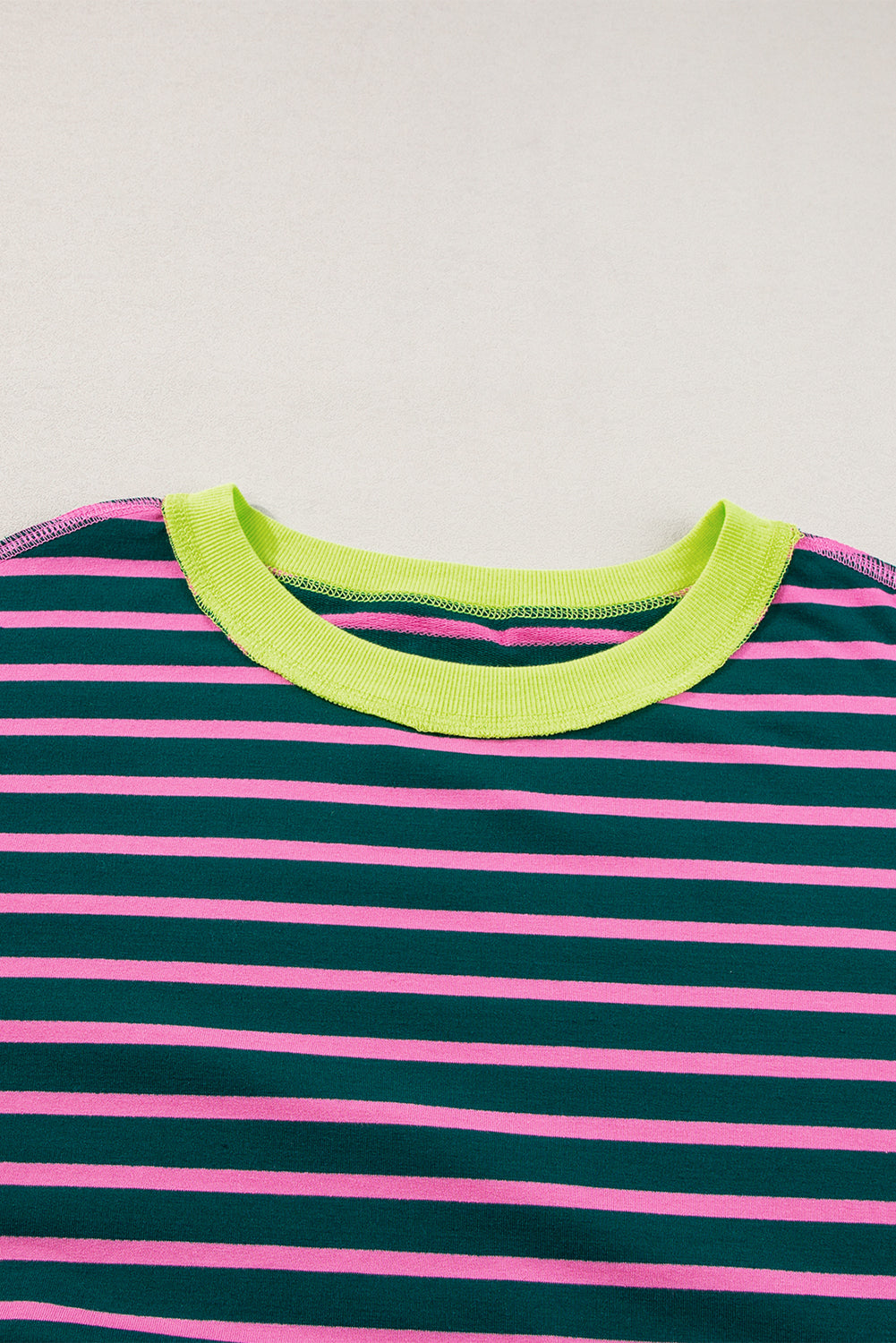 Anna - Horizontal gestreiftes, locker sitzendes T-Shirt mit Kontrastbesatz und weiten, kurzen Ärmeln