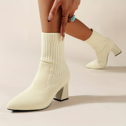 Aaltje - Elastische Strickstiefeletten mit spitzer Front und Blockabsatz