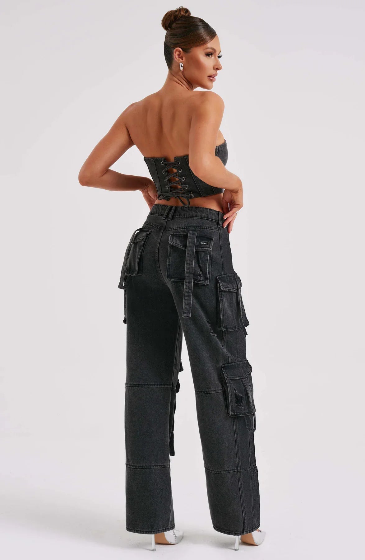 Mila - Stilvolles zweiteiliges Denim-Set aus trägerlosem Top und Cargo-Hose mit Taschen