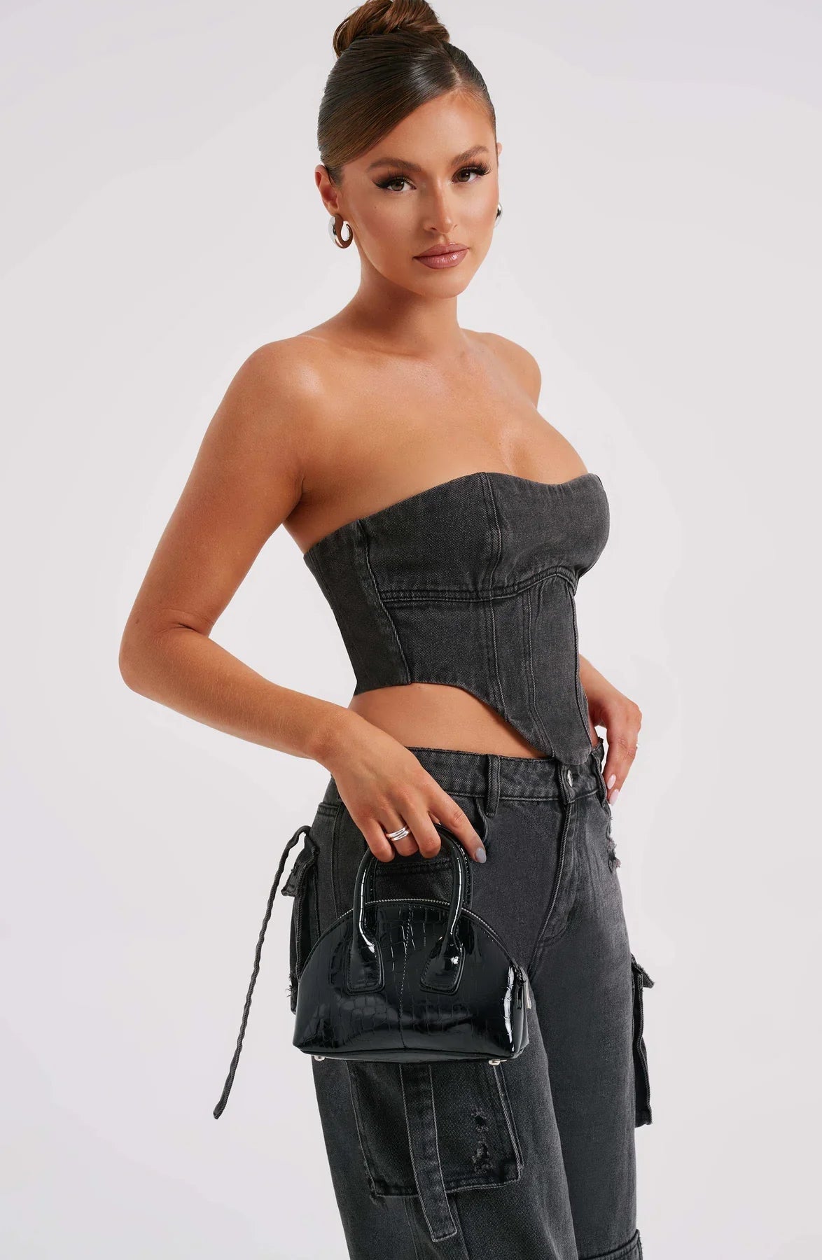 Mila - Stilvolles zweiteiliges Denim-Set aus trägerlosem Top und Cargo-Hose mit Taschen