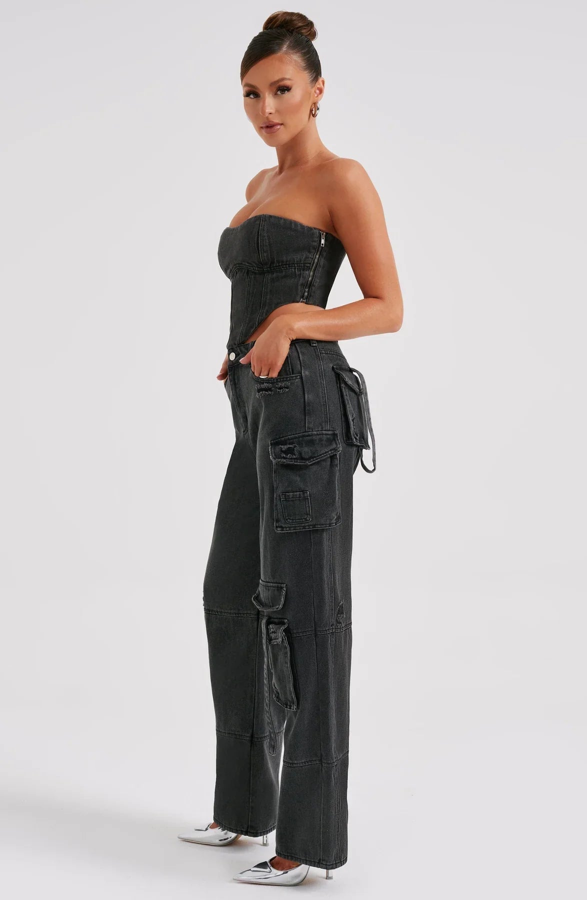 Mila - Stilvolles zweiteiliges Denim-Set aus trägerlosem Top und Cargo-Hose mit Taschen